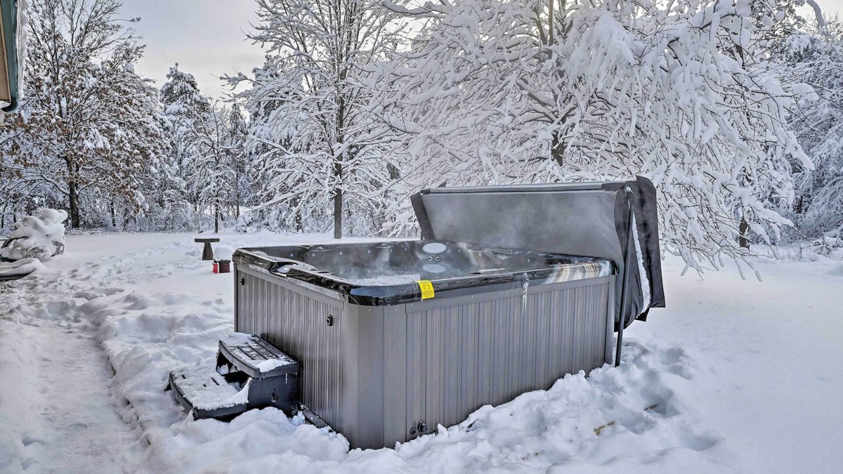 Rome House | Nekoosa Golf Course Retreat w/Hot Tub!