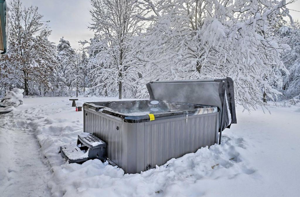 Rome House | Nekoosa Golf Course Retreat with Hot Tub!