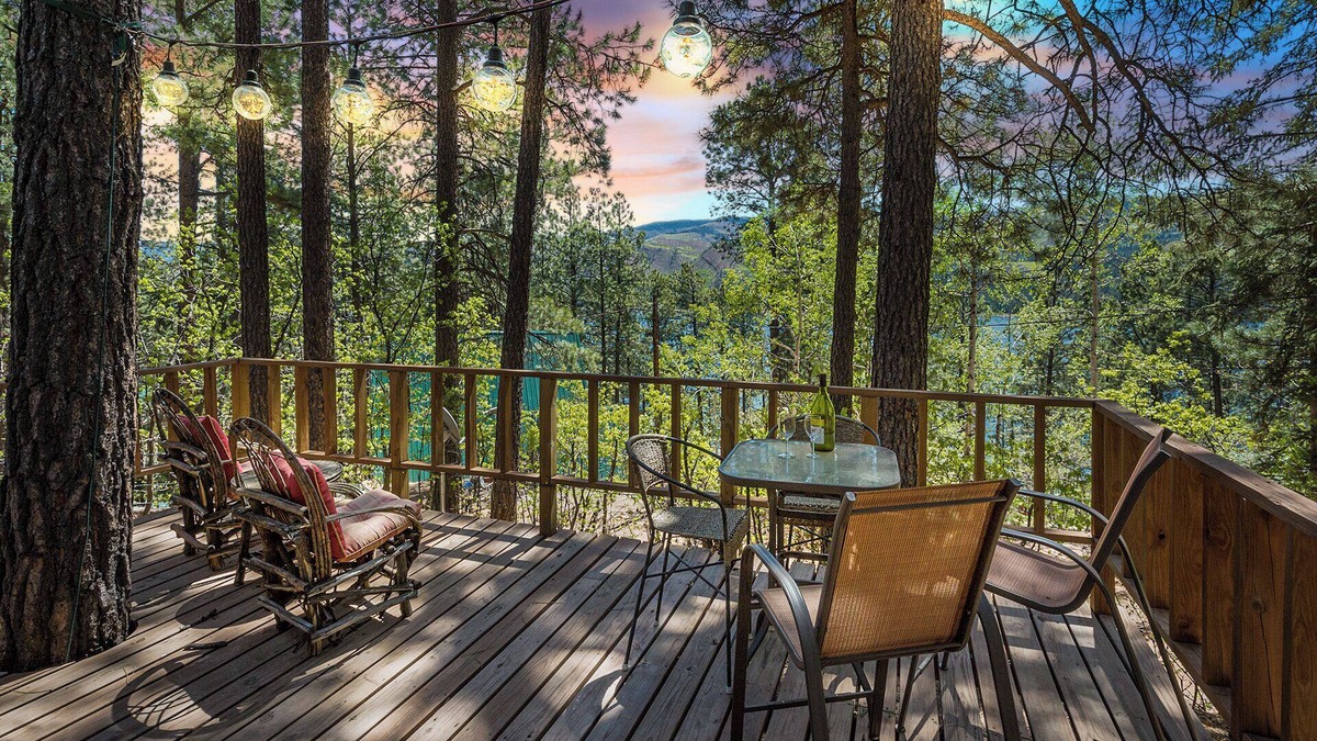 Bayfield Cabin | NellieMay Cabin | Short Walk to the Lake, Porch, Grill, Gas Firepit, Dogs OK