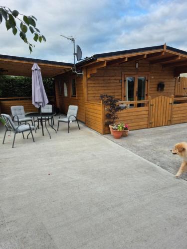 Kilcogy Ski Chalet | Nellies Cottage B&B & Log Cabins