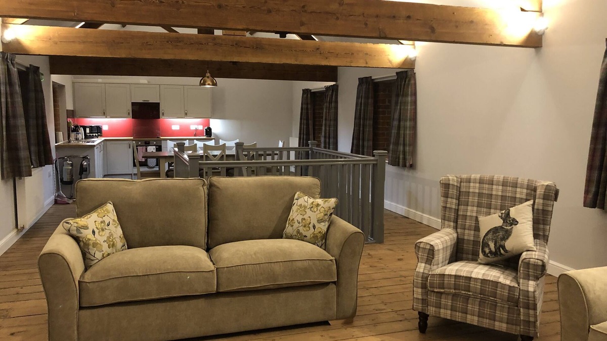 Cottingham Apartment | Nellies Shed, 3 bedroom cottage with hot tub. Wolds Way Holiday Cottages