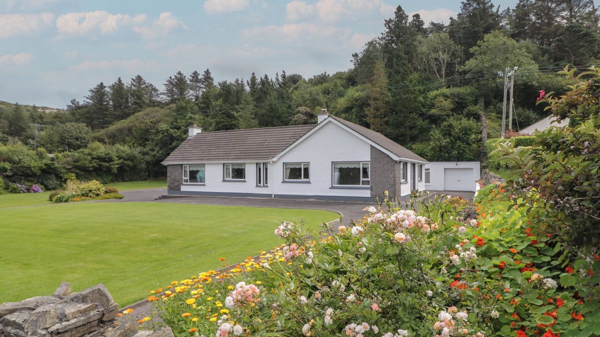 Gortahork Cottage | NELLY'S HOUSE, pet friendly in Gortahork, County Donegal