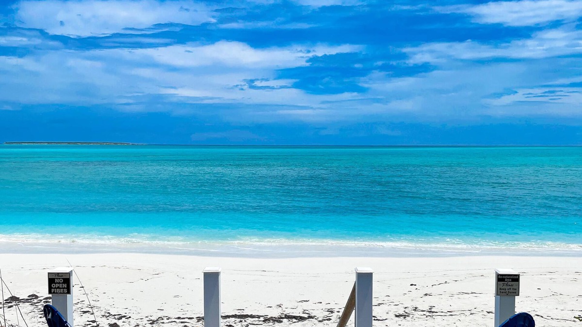Tar Bay House | NEMO HOUSE-Luxury Beachfront on perfect Beach-Perfect for 4 couples/2 families