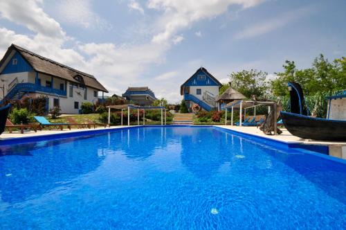 Dunavatu de Jos Hotel | Nena Art Resort