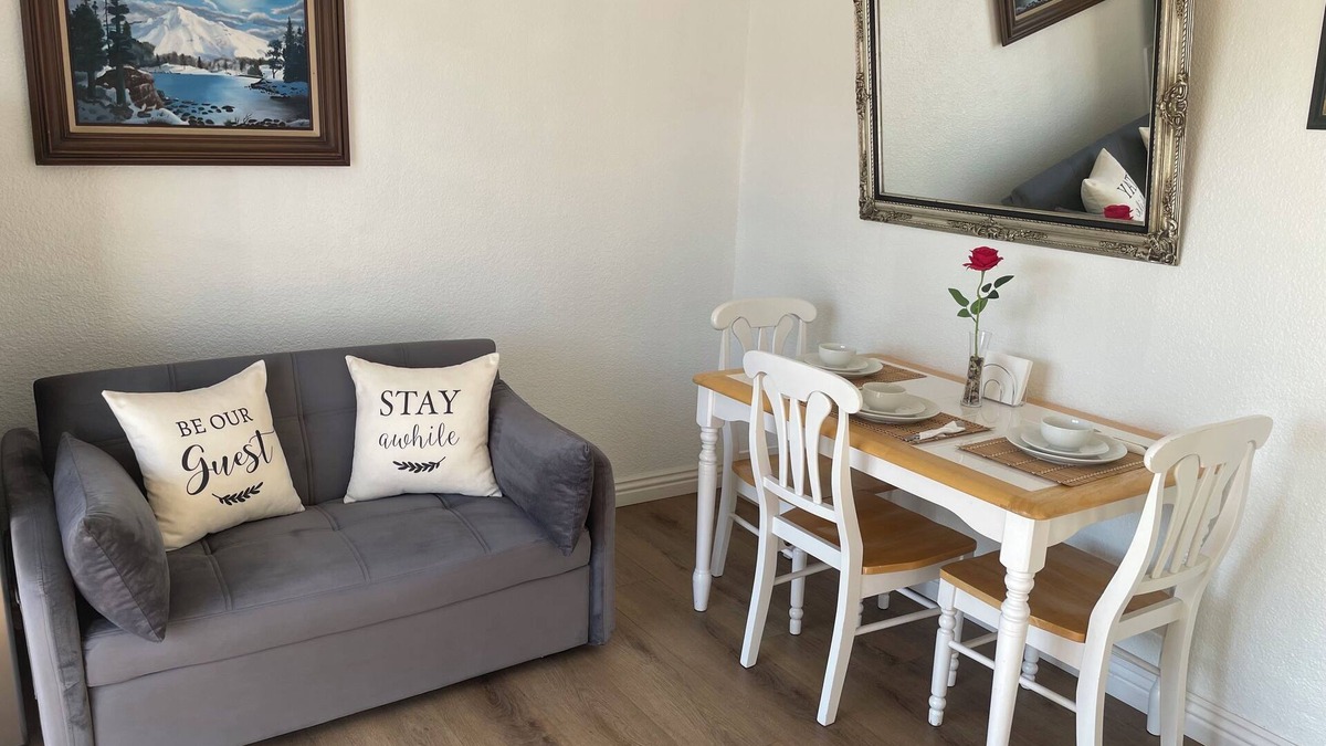 East Whittier House | Nena's Home Adventure!nGuesthouse in Whittier. California