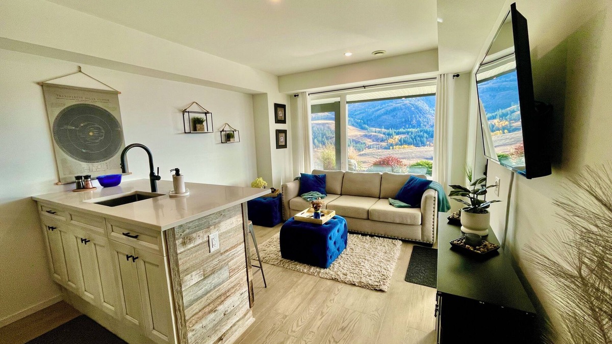 Black Mountain House | nEnjoy Stunning Views of Golf Course & Trails at Your Door Step