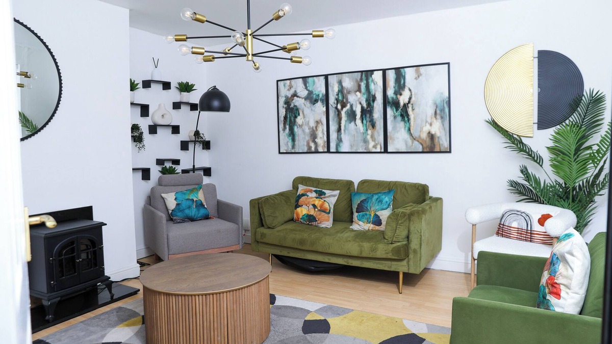 Little Hulton House | nEntire 3Bed in Greater Manchester| Fast Wi-Fi, Garden & Free Parking.
