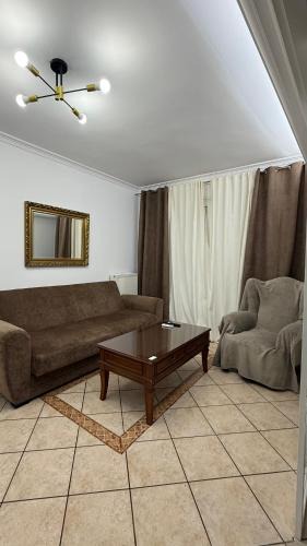 Agios Onoufrios Apartment | Neoclassical apartment in kadmia