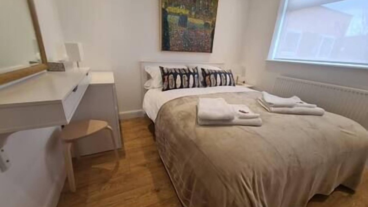 Luton Apartment | Neon Heights 2 bed Luton town centre