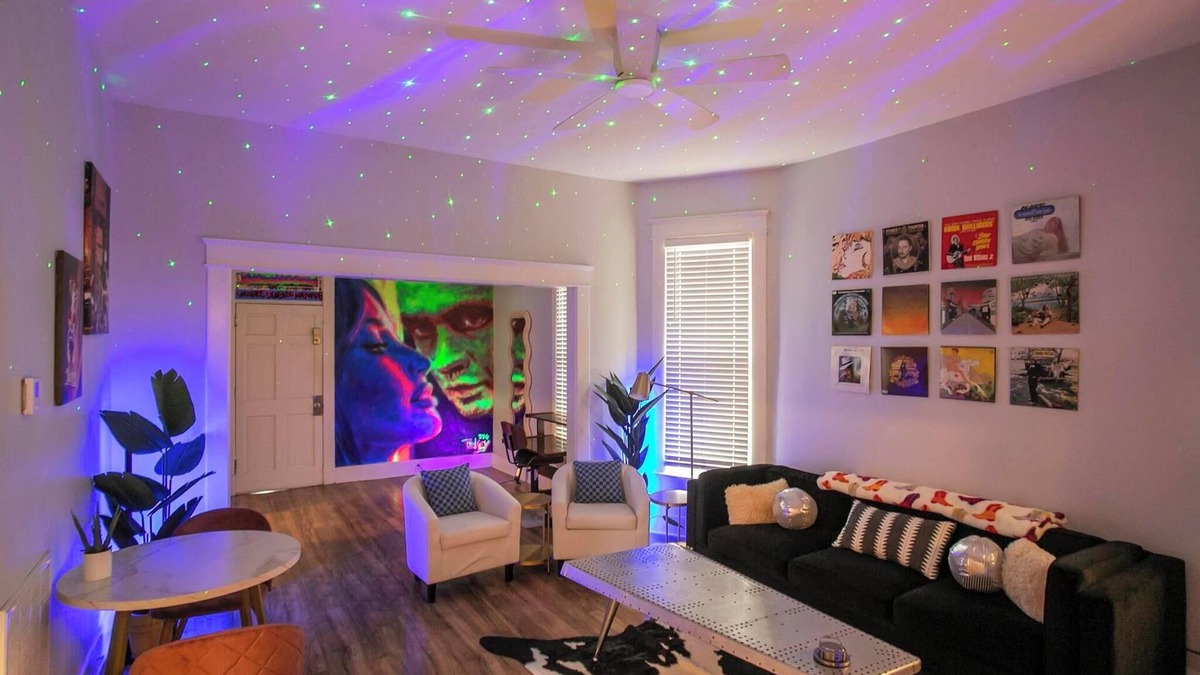 McFerrin Park House | Neon Nashville! 5 min to Broadway Walk 2 dining!