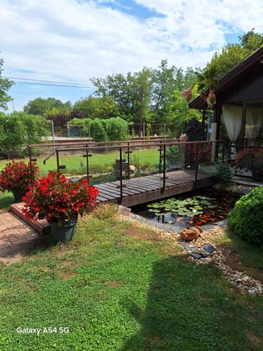 Gyoparosfuerdo Bed & Breakfast | Neon2 - Vendégház