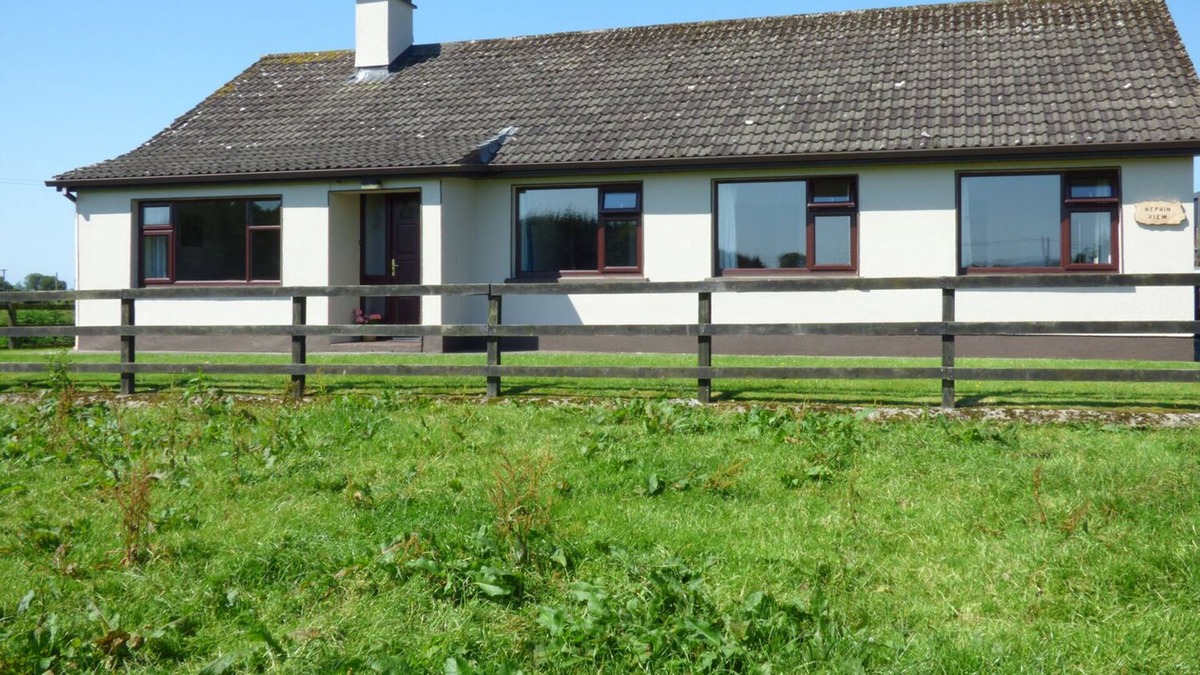 Bofeenaun House | NEPHIN VIEW, pet friendly, with a garden in Ballina, County Mayo