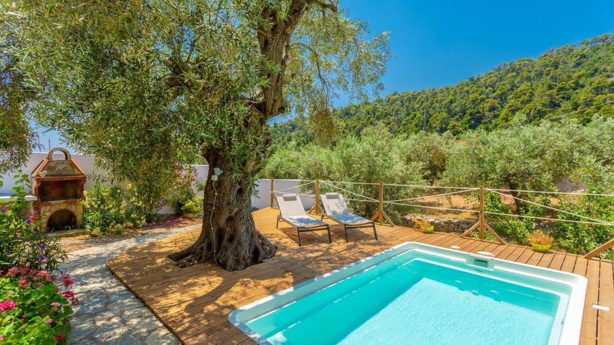Votsi Villa | Neptune Private Pool, Walk to Beach, A/C, WiFi