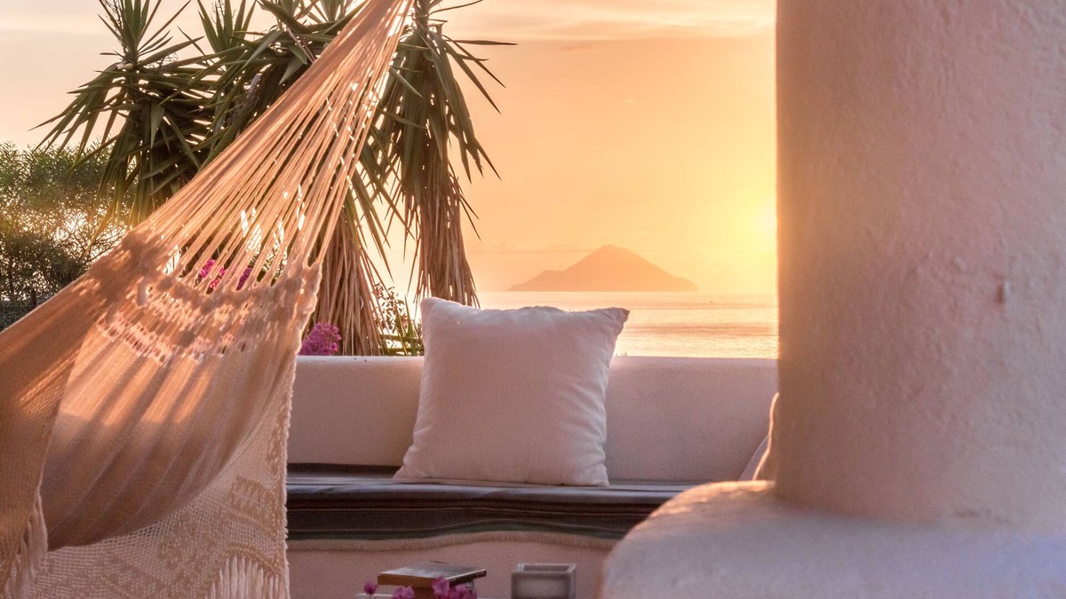 Vulcanello Villa | NERO DI CENERE, AEOLIAN STYLE VILLA ON THE VOLCANO ISLAND