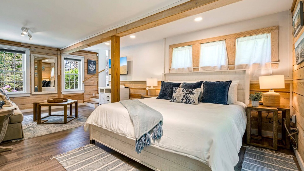 Falmouth Foreside Apartment | Nest at Town Landing - 5 Min Walk to Ocean, 2 King Beds, 15 Mins to Portland