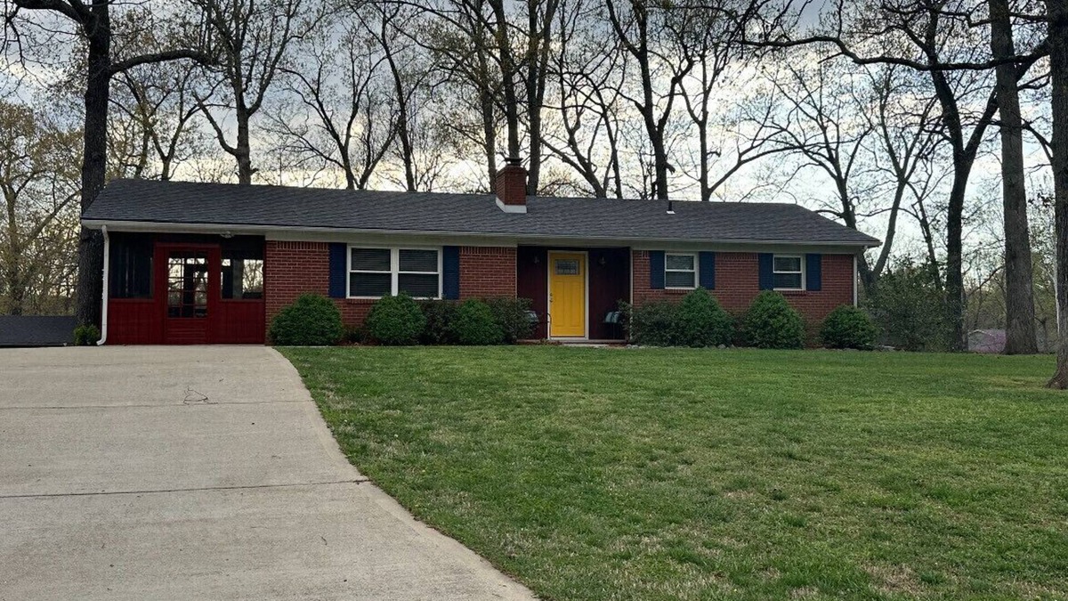 Gilbertsville House | Nestled A'more- Just under 1/2 mile from Moors Marina!