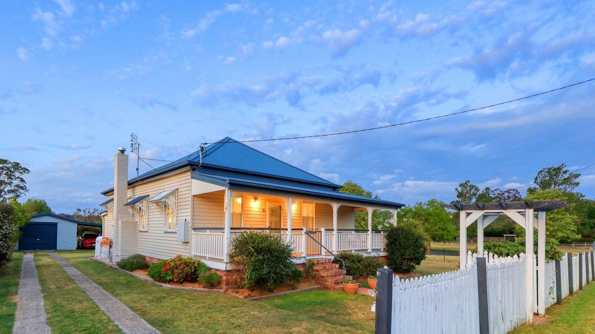 Stanthorpe House | Nestled Adjacent to Quart Pot Creek & Parklands in the Heart of Stanthorpe