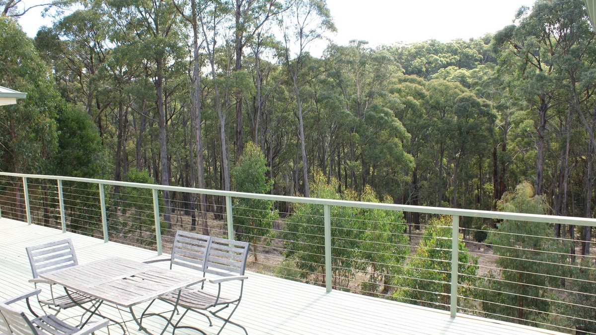 Dales Creek House | Nestled amongst the Wombat State Forest & beautiful bush surrounds