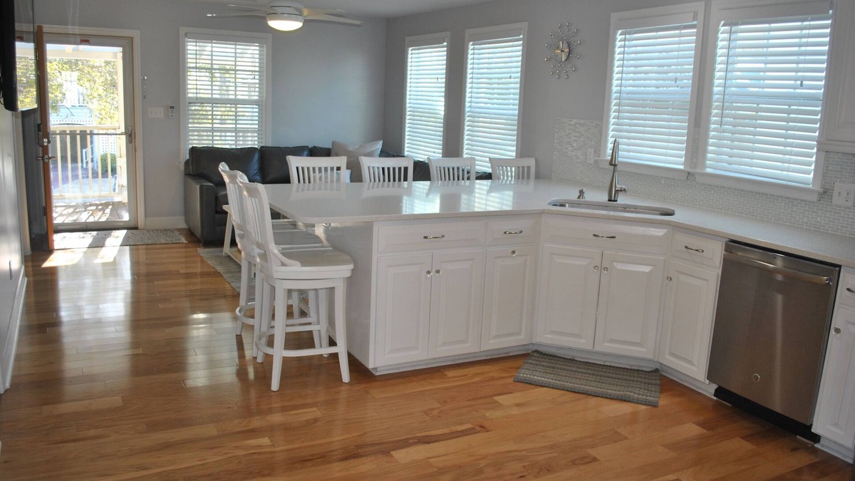 Wrightsville Beach House | Nestled between Banks Channel and the Beach of the island!