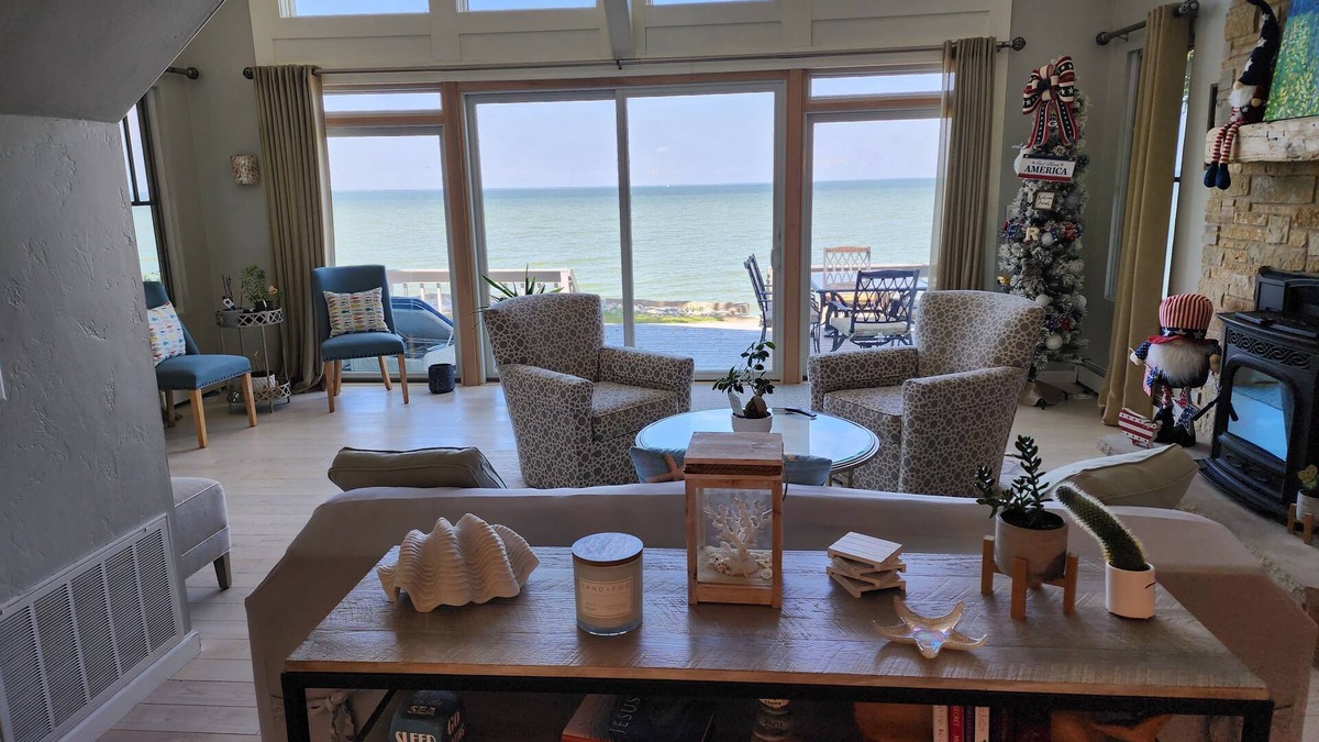 Green Bay House | Nestled between GB and DC; perfect for a couple's getaway or the whole family!