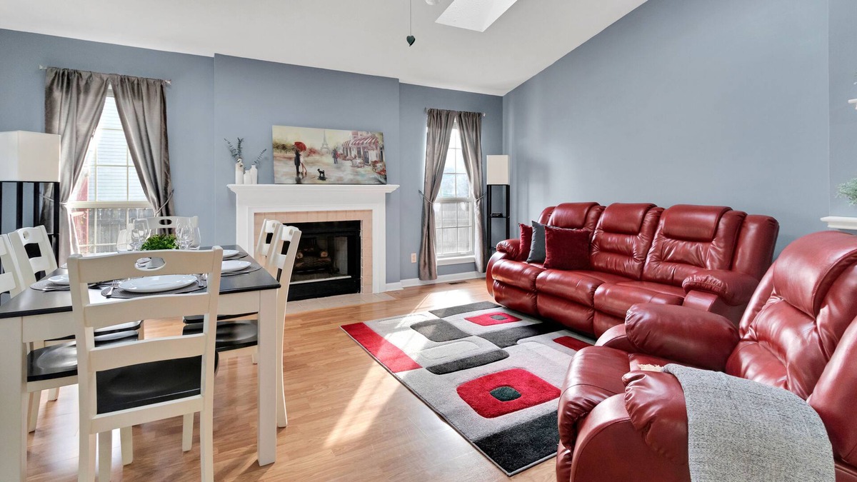 Jeffersontown House | Nestled in a Cul-de-sac + Netflix