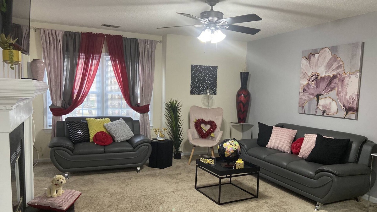 Greenbrier West Condo | Nestled in a quiet condo, just 15 minutes from VA Beach boardwalk. Sleeps five.