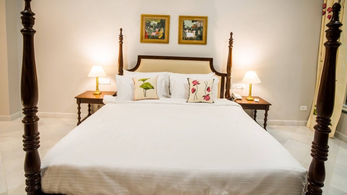 Shavri Colony Bed & Breakfast | Nestled in outskirts 20 minutes of drive from City palace.
