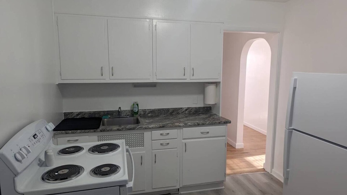 Pierre Apartment | Nestled in the heart of Pierre, shopping & dining near.