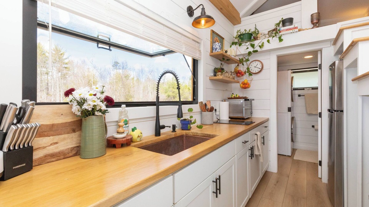 Alexander House | Nestled in the mountains, this cozy tiny home is 15 minutes to Asheville.