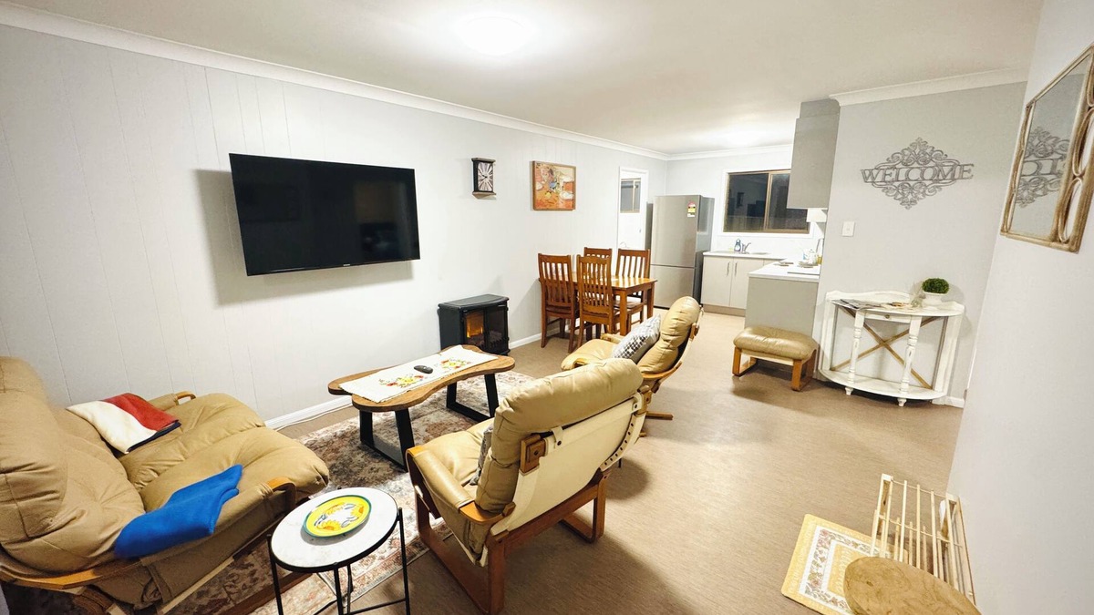 Stanthorpe House | Nestled Next Door| Cozy Designer Unit, Peaceful, Close to everything