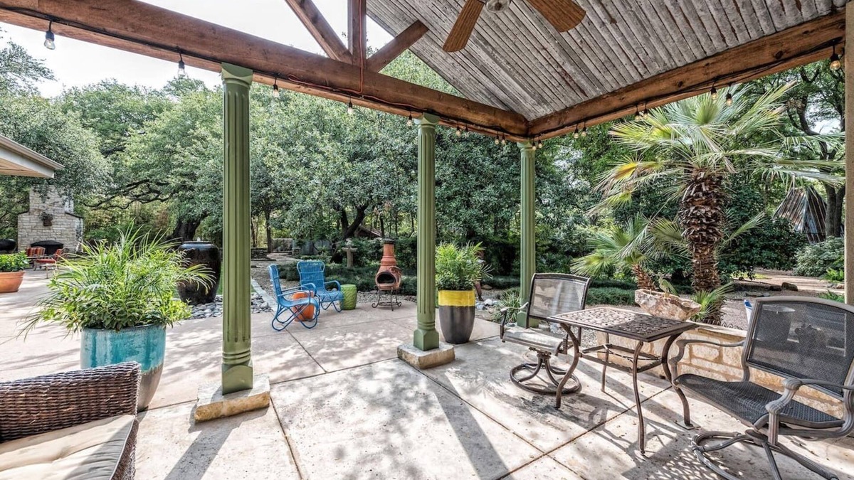 North Waco Cottage | Nestled next to one of the nation’s largest inner-city parks,The Cottate in Cameron Park