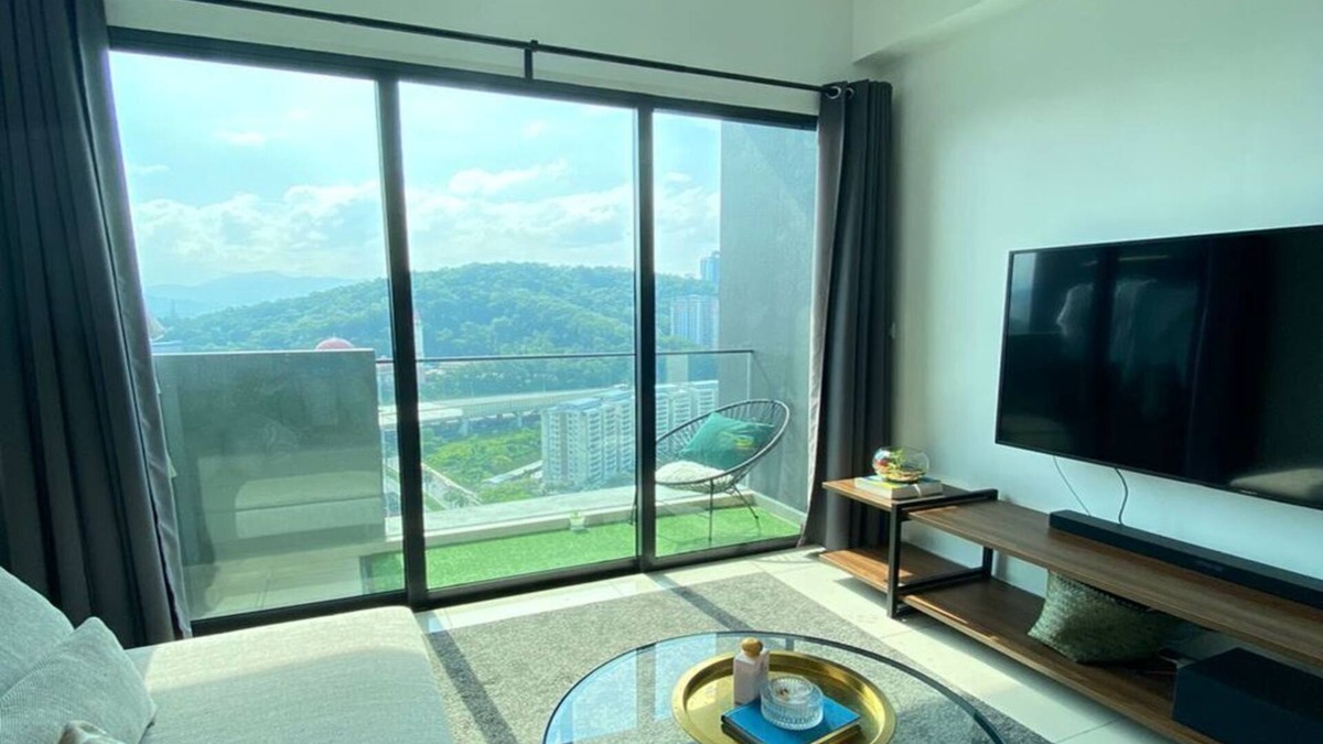 Kuala Lumpur Apartment | Netflix, Sauna, Jacuzzi, Karaoke, Cat Friendly
