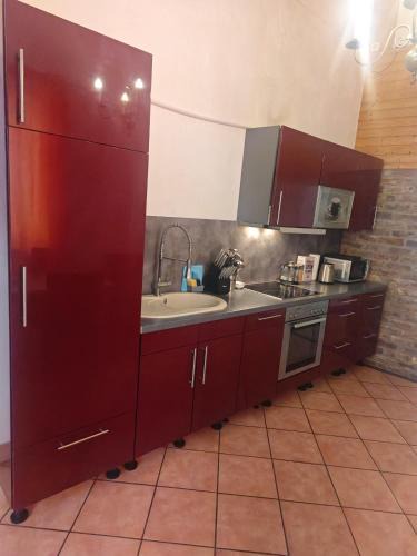 Eschweiler Apartment | Neu Maisonette Haus jedes Zimmer mit eigenem Bad , Schlafen wie im Hotel mit Einbauküche