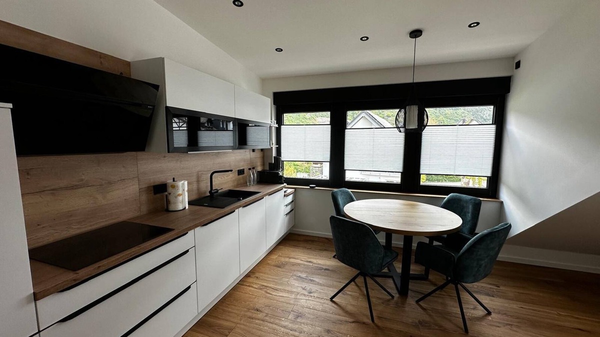 Ernst Apartment | Neu Renovierte, Moderne Ferienwohnung 2-4 Personen