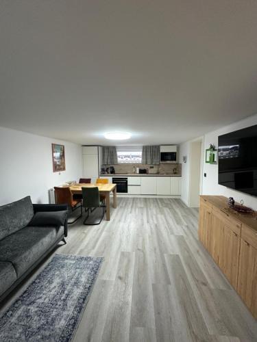 Loehne House | NEU renoviertes Apartment 3 Zimmer 4 Boxspringbetten moderne Küche und vieles mehr