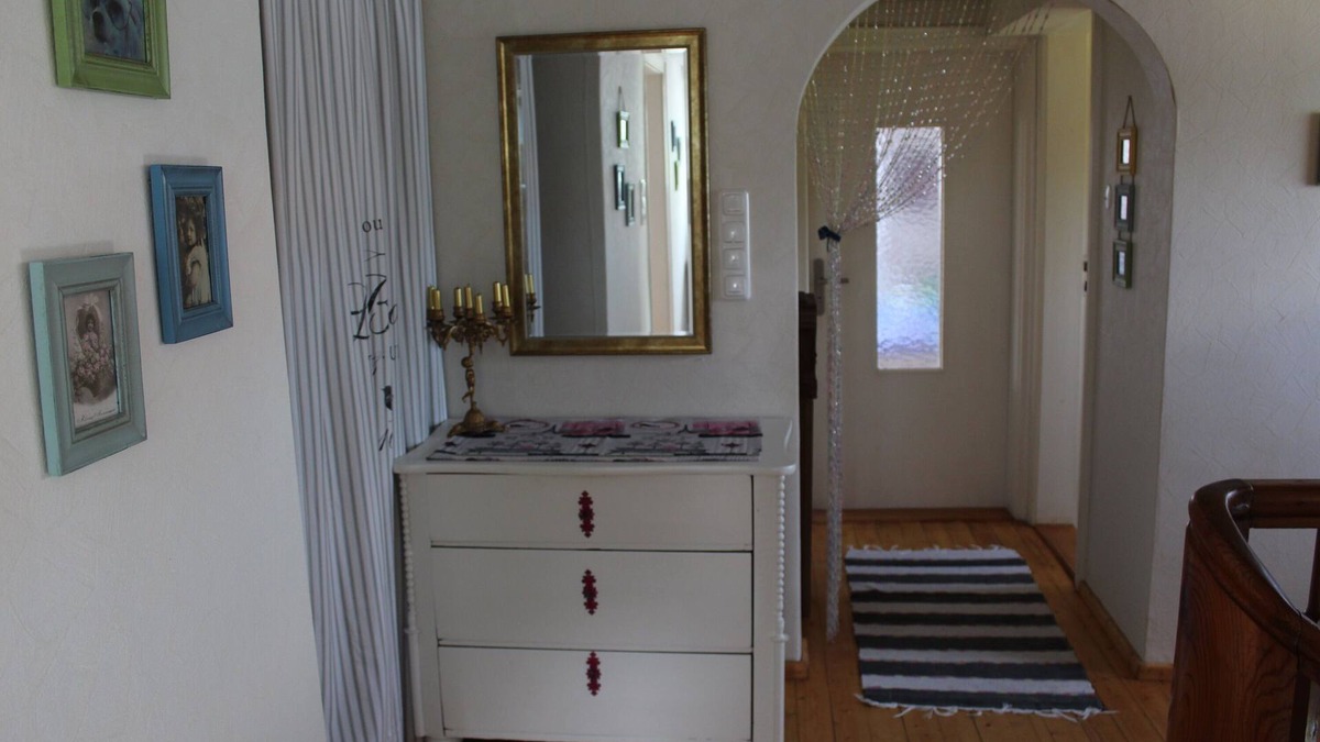 Theres Apartment | Neu renoviertes Ferienhaus mit Holzofenherd und Terrasse mit Garten