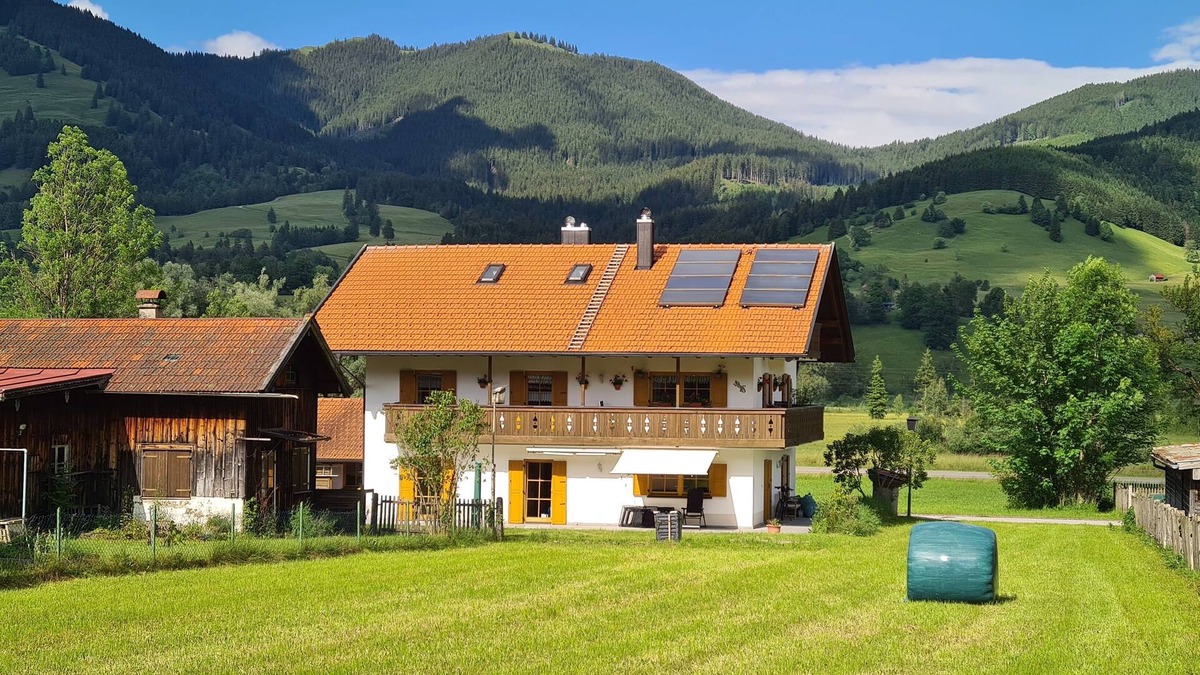 Unterammergau Apartment | neue, gemütliche Fewo mit Terrasse und Bergblick inmitten der Ammergauer Alpen
