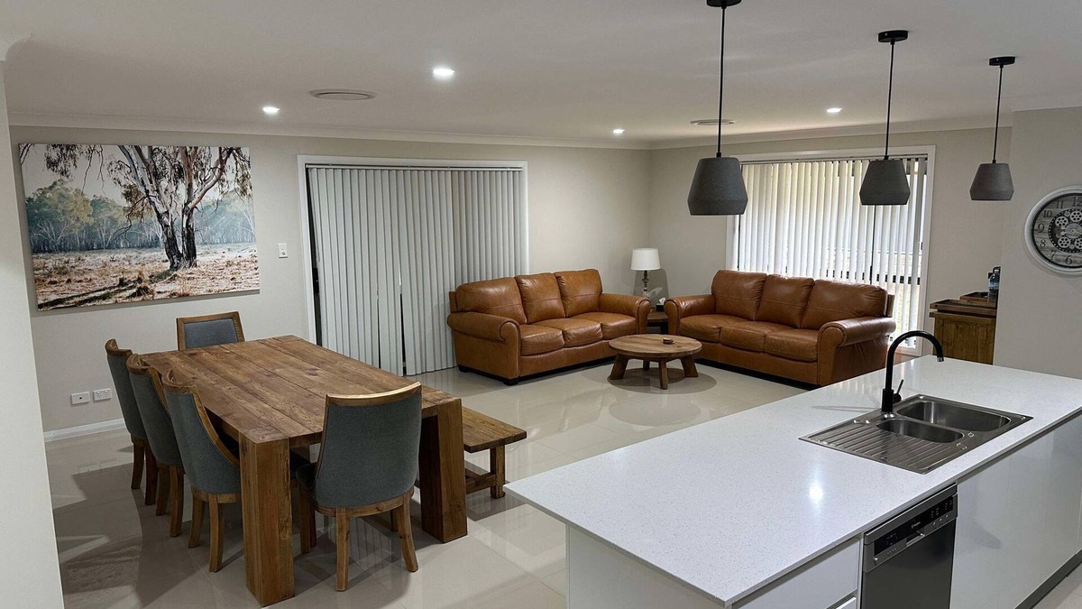 North Tamworth House | nEureka at The Meadows. nPerfect for a family, executive or work stay.