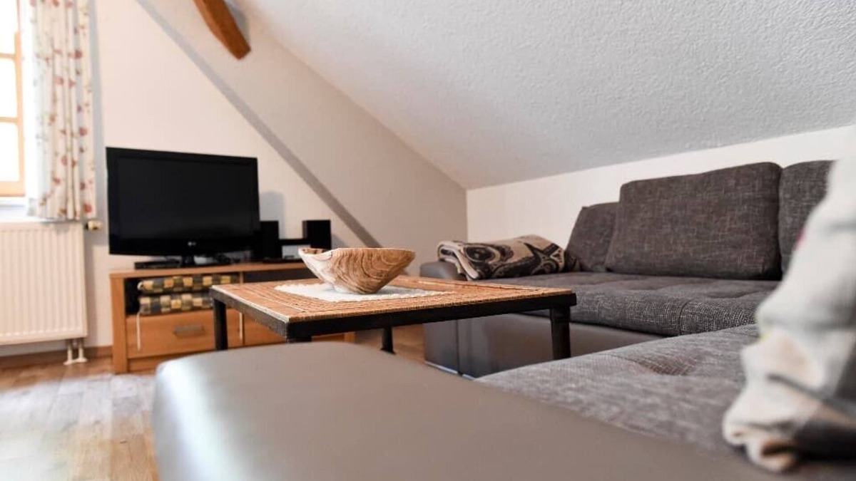 Traitsching Apartment | Neurenovierte FeWo (40qm) für zwei Personen mit Blick in den Obstgarten