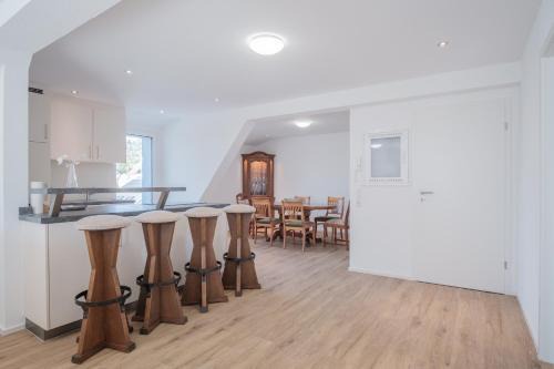 Grenzach-Wyhlen Apartment | Neusaniertes 3Familienhaus am Bahnhof Wyhlen 7Min von Basel CH