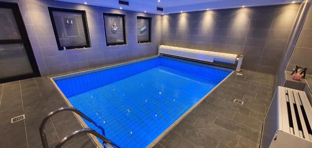 Uedesheim House | Neusse Ferienwohnung mit Schwimmbad