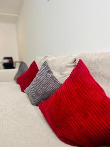 Freiberg am Neckar Apartment | Neuwertiges Apartment mit schnellem WLAN, Netflix, Glasfaser, Kostenlose Privatparkplatz auch für Transporter geeignet R20