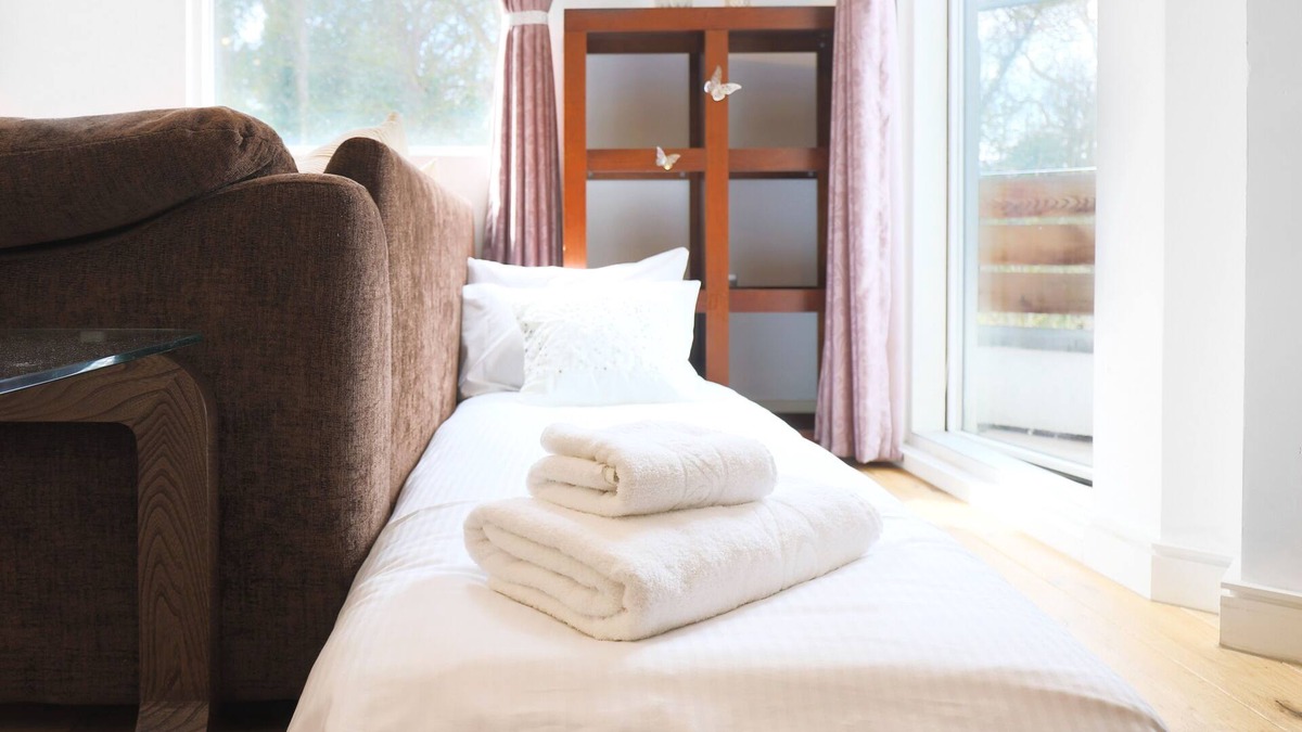 Peninsula Apartment | New 1 Bedroom 1 Bath Flat Next to Greenwich Park & O2 Arena to Host Max 5 Guests