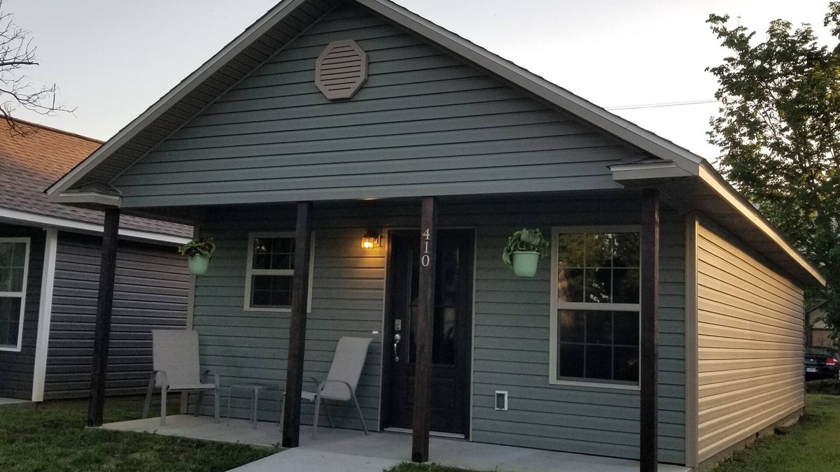 Galena Cottage | New 1 bedroom cottage right off Route 66.