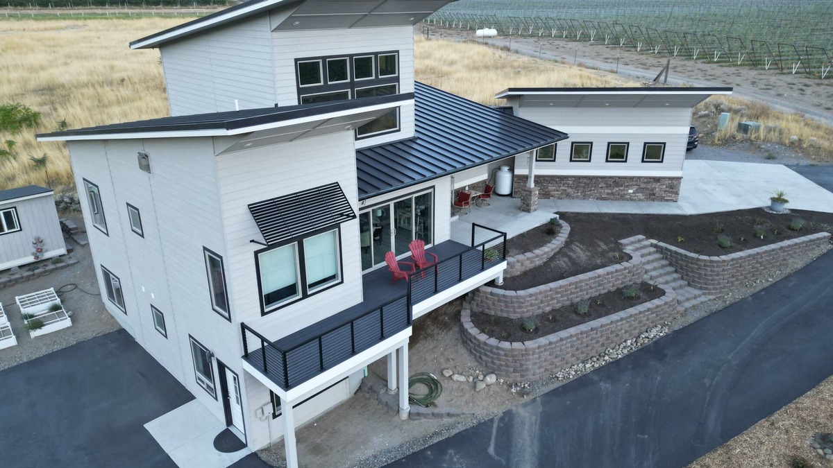 Orondo Apartment | New 1 bedroom daylight apartment between Lake Chelan and Wenatchee
