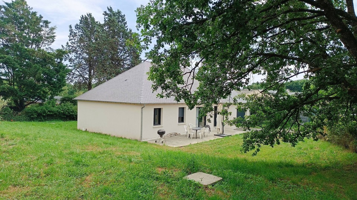 Truyes House | New 100m2 3-bedroom house with air-conditioning and enclosed grounds for animals