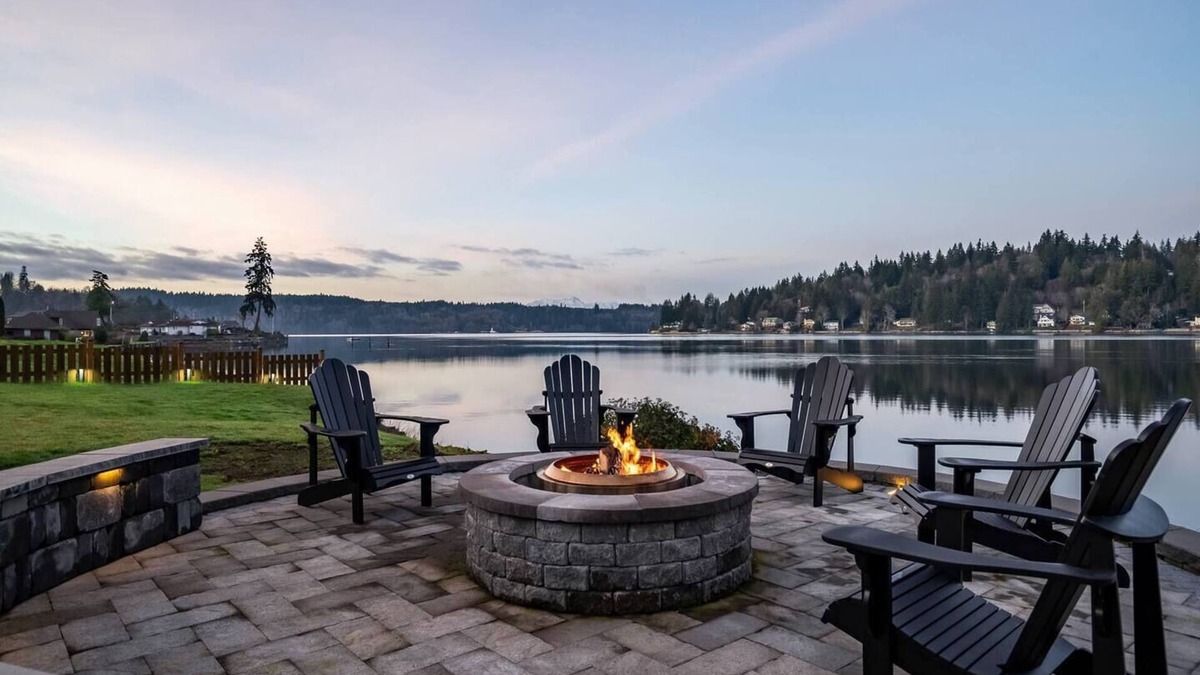 Shelton House | NEW 120' Waterfront Cabin | Hot Tub, Sauna & Firepit - Hammersley Inlet Retreat!