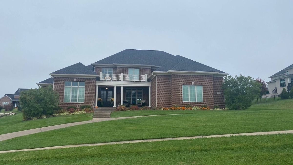 Louisville House | New ('15) centrally located new 6400+ sq ft + 6 bedrooms w/5 full bathroom