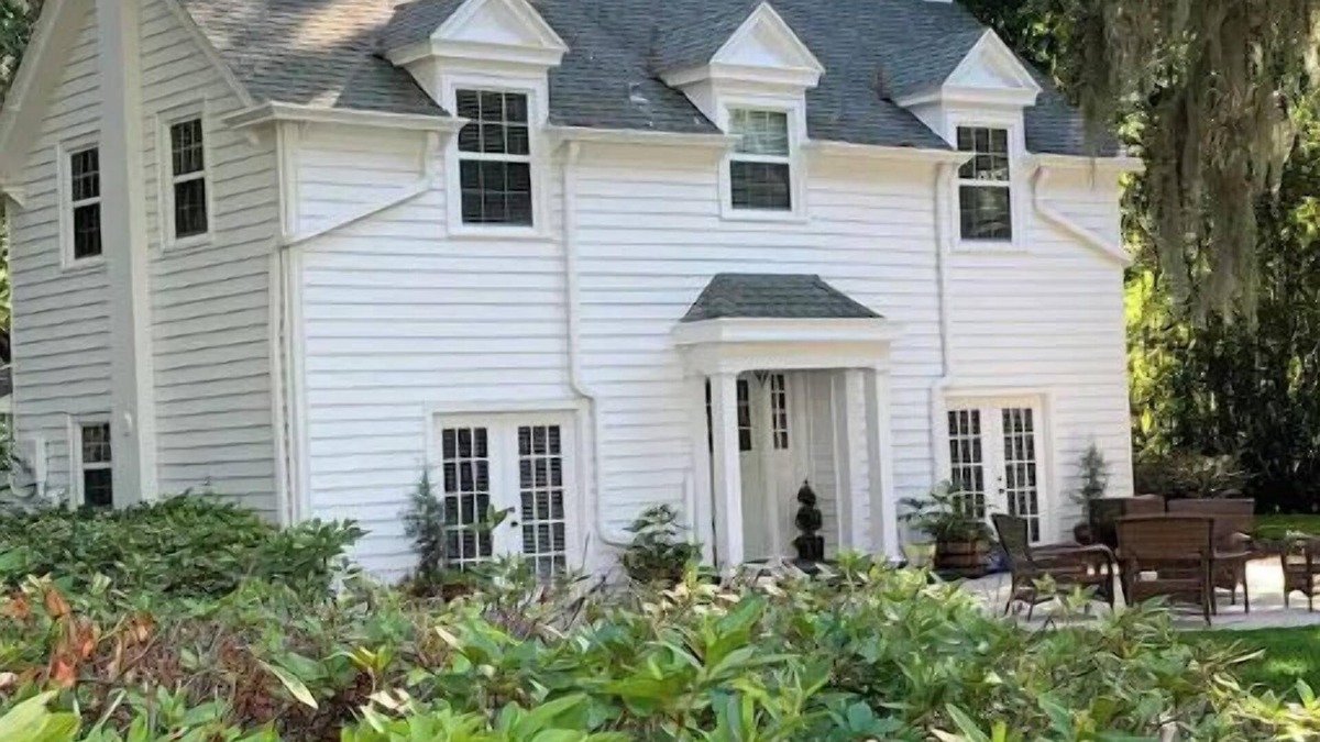 Green Cove Springs House | NEW! 1920 Carriage House on Private 5 Acre Riverfront Parklike Estate with DOCK