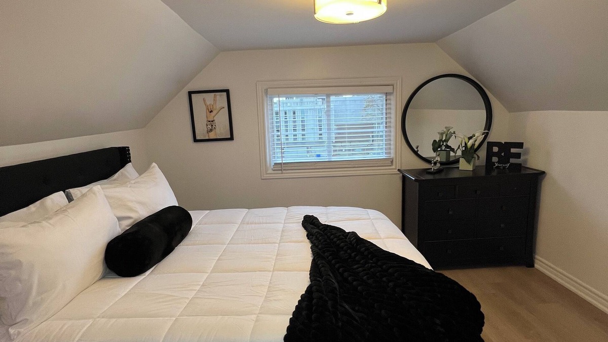Downtown Apartment | NEW 1BR Loft,15 min to Niagara Falls/Wineries, Steps to Downtown St. Catharine’s